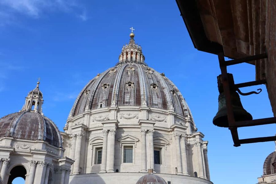 Vatican: St. Peter’s Basilica & Dome Ticket with Audioguide - Reaching the meeting point and entering