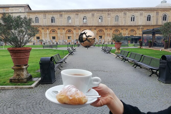 VIP Vatican Breakfast and Guided Tour with Sistine Chapel Access - Breakfast in the Cortile della Pigna