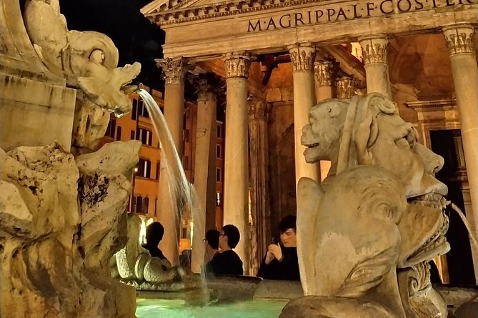 Walk the magic of Rome at night - The Pantheon and the central streets
